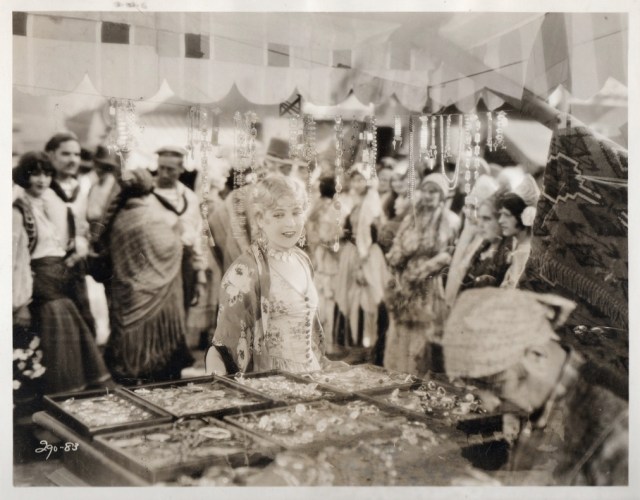 Mae Murray, "Valencia" (MGM, 1926). Click for large, high-res image (opens in new tab). MMimg004